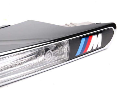 Embellecedor cromado derecho OEM 51138051602 para BMW Serie 1 E82. Pieza decorativa exterior original BMW.