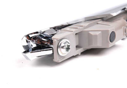 Embellecedor cromado derecho OEM 51138051602 para BMW Serie 1 E82. Pieza decorativa exterior original BMW.