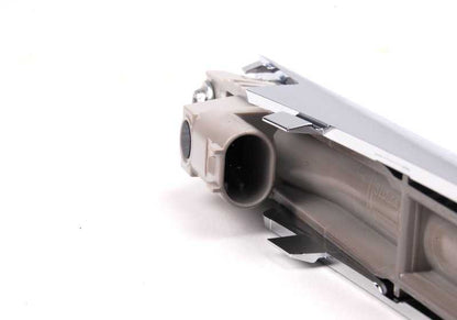 Embellecedor cromado derecho OEM 51138051602 para BMW Serie 1 E82. Pieza decorativa exterior original BMW.