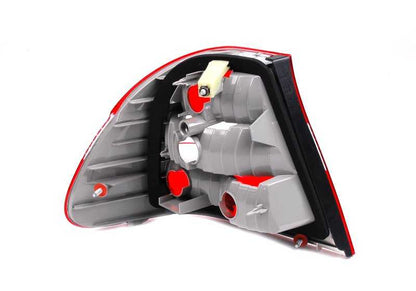 Piloto trasero derecho blanco OEM 63216946536 para BMW Serie 3 E46 (todos los modelos compatibles). Original BMW.