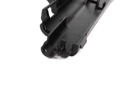 Parte inferior del canal de cables para BMW E81, E82, E87, E88, E90, E91, E92, E93, E84, E85 (OEM 12527532270). Original BMW