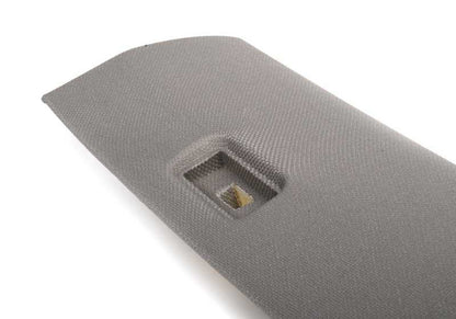 Tapa interior pilar A derecho (gris cielo) OEM 51437066516 para BMW E60, E60N, E61, E61N. Recambio original BMW.