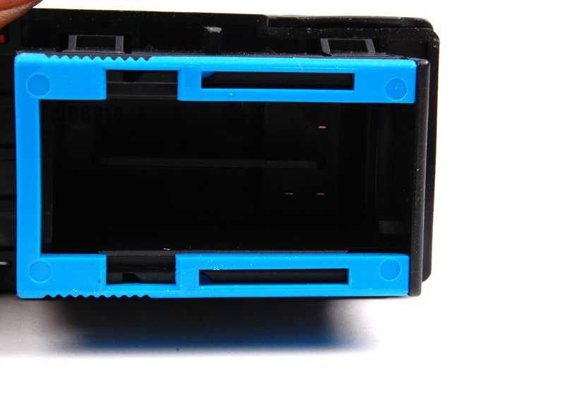 Tapa toma de corriente OBD azul OEM 61136920069 para BMW E46, E39, E38, X5 E53, Z4 E85, MINI R50... y más. Original BMW y MINI.