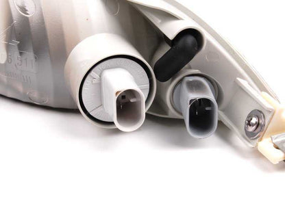Intermitente delantero derecho blanco OEM 63137165808 para BMW E63, E64. Original BMW.