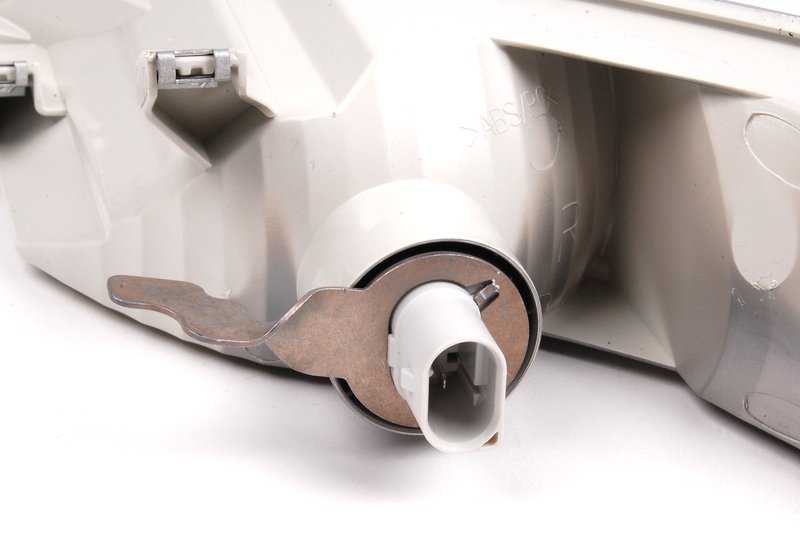 Intermitente delantero derecho blanco OEM 63137165808 para BMW E63, E64. Original BMW.