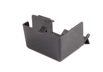 Tapa soporte cable de batería OEM 12421288413 para BMW E30. Recambio original BMW.