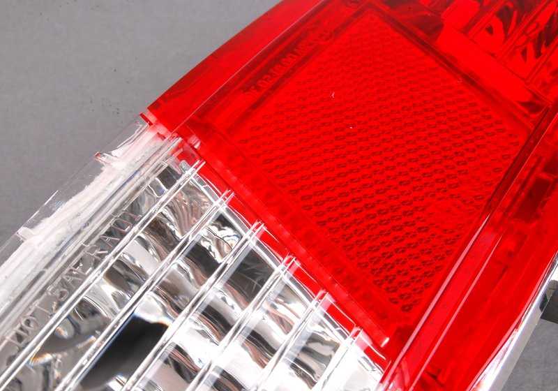 Piloto traseiro direito OEM 63217841122 para BMW E63 e E64. Compatível com todos os modelos da série 6 E63 (cupê) e E64 (CABrio). Peça original da BMW.