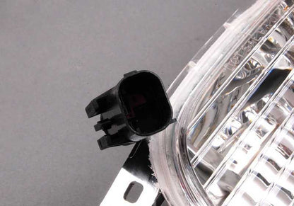 Piloto traseiro direito OEM 63217841122 para BMW E63 e E64. Compatível com todos os modelos da série 6 E63 (cupê) e E64 (CABrio). Peça original da BMW.