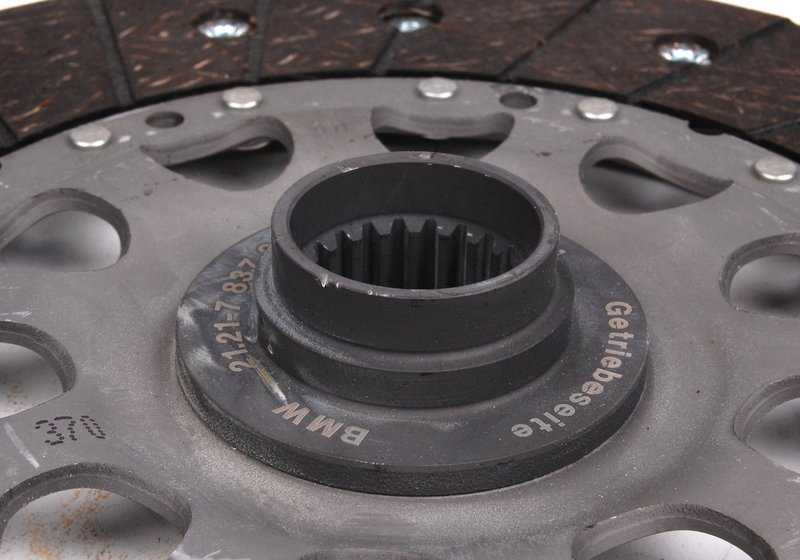 Kit de embreagem completa 21217837984 para BMW Z4 E85 e E86 (Modelos Z4 M 3.2) com mudança de motor e manual S54. Válido para veículos feitos entre 2006 e 2008. BMW original.