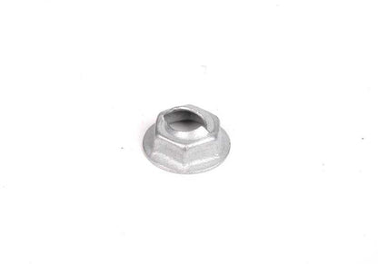 Tuerca con reborde OEM 07149182597 para BMW E36, E39, F12, F13, Z3, E52. Compatible con múltiples componentes interiores y exteriores. Original BMW.