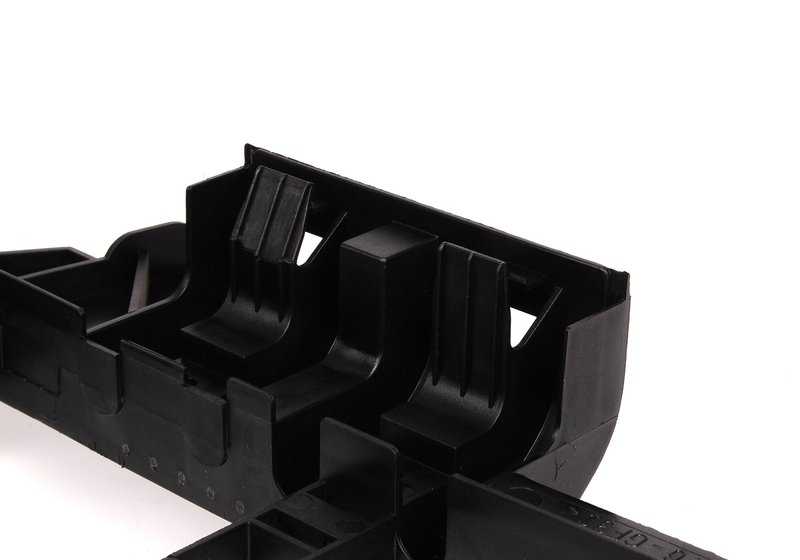Soporte de radiador OEM 17111740796 para BMW E39 y E52. Original BMW.
