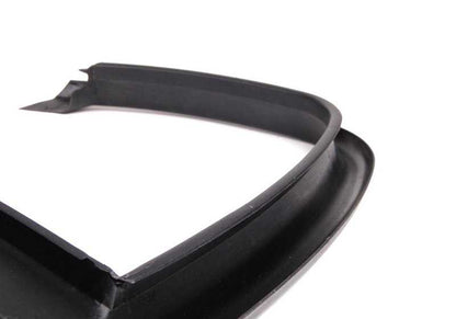 Cubierta marco de ventana derecha OEM 51348212524 para BMW E46. Original BMW.