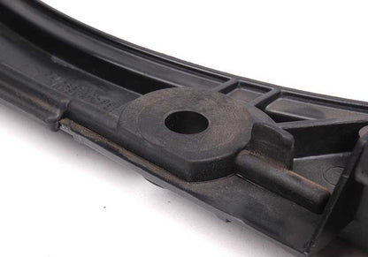 Marco de sujeción del radiador OEM 64546913887 para BMW E39 520i (M52) con cambio manual o automático. Original BMW.