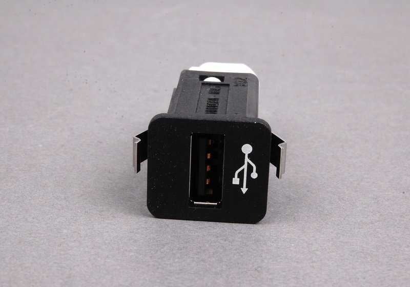USB connector OEM 84109237656 for BMW E81, E82, E87, E88, E90, E91, E92, E93, E60, E61, F07, F10, F11, E63, E64, F06, F12, F13, F01, F02, F04, E84, E84, E84, E84, E84, E84, E84, E84, E84, E84, E84, E84, F25, F26, E70, E71, E72, E89. BMW original