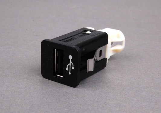 Connecteur USB OEM 84109237656 pour BMW E81, E82, E87, E88, E90, E91, E92, E93, E60, E61, F07, F10, F11, E63, E64, F06, F12, F13, F01, F02, F04, E84, E84, E84, E84, E84, E84, E84, E84, E84, E84, E84, E84, F25, F26, E70, E71, E72, E89. BMW d'origine