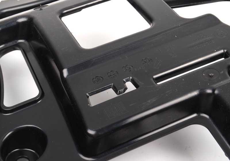 Soporte lateral derecho para parachoques OEM 51127202668 para BMW E90, E91. Original BMW.