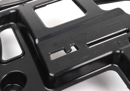Soporte lateral derecho para parachoques OEM 51127202668 para BMW E90, E91. Original BMW.