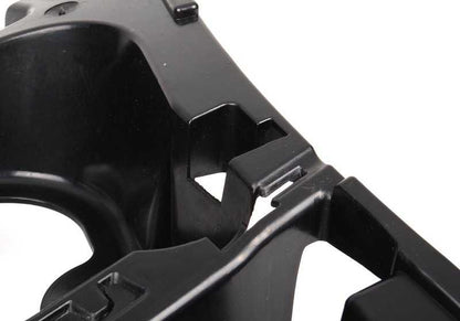 Soporte lateral derecho para parachoques OEM 51127202668 para BMW E90, E91. Original BMW.