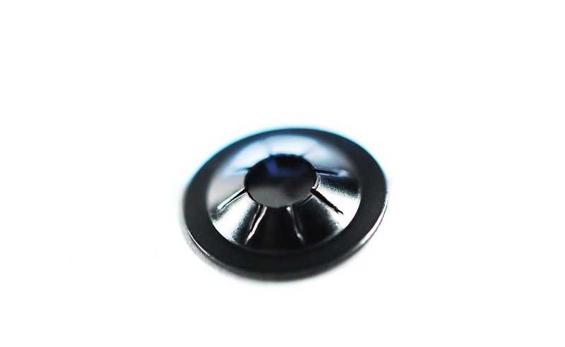 Nut clip OEM 64111364257 per BMW E36, E46, E39, E60, E61, E63, E64, E23, E38, E65, E66, F01, F02, E53, Z3, E85, E86. BMW originale.
