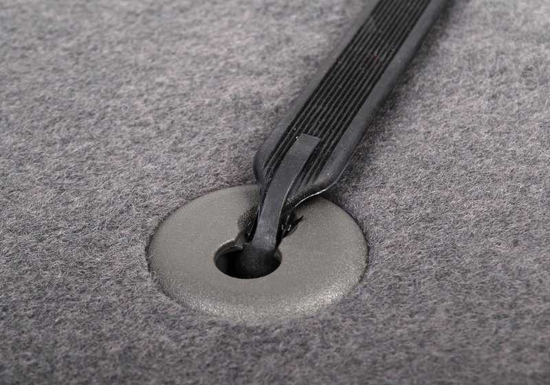 Alfombrilla de maletero con correas de sujeción OEM 51478208359 para BMW E38. Original BMW.