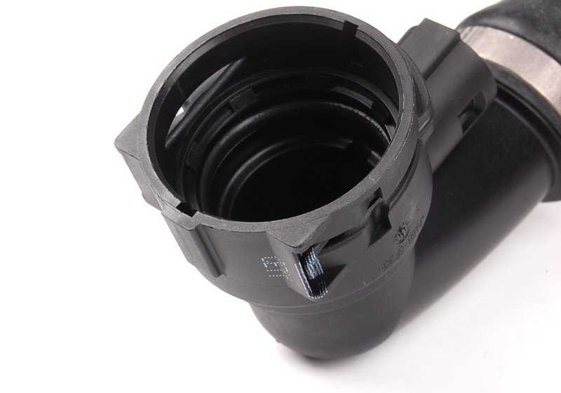Tubo di raffreddamento OEM 11537508688 per BMW X5 E53 3.0i (M54) con cambiamento manuale e automatico. Compatibile con i modelli realizzati tra il 2000 e il 2006. BMW originale.