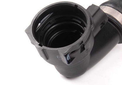 Tubo di raffreddamento OEM 11537508688 per BMW X5 E53 3.0i (M54) con cambiamento manuale e automatico. Compatibile con i modelli realizzati tra il 2000 e il 2006. BMW originale.