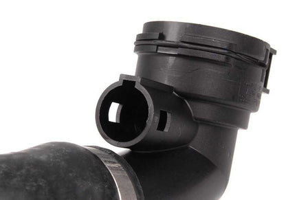 Tubo di raffreddamento OEM 11537508688 per BMW X5 E53 3.0i (M54) con cambiamento manuale e automatico. Compatibile con i modelli realizzati tra il 2000 e il 2006. BMW originale.