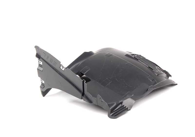 Cubierta paso de rueda inferior izquierda OEM 51118045961 para BMW E82 118d, 120d, 120i. Compatible con versiones manuales y automáticas. Original BMW.