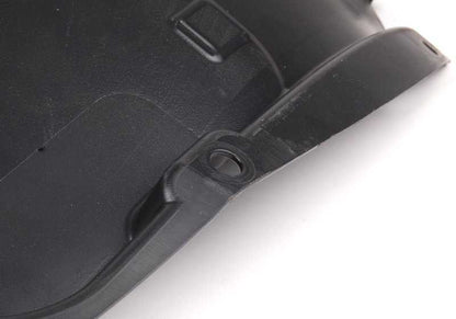Cubierta paso de rueda inferior izquierda OEM 51118045961 para BMW E82 118d, 120d, 120i. Compatible con versiones manuales y automáticas. Original BMW.