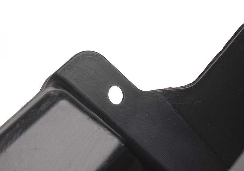 Cubierta paso de rueda inferior izquierda OEM 51118045961 para BMW E82 118d, 120d, 120i. Compatible con versiones manuales y automáticas. Original BMW.
