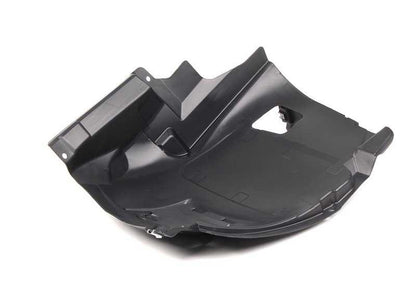 Cubierta paso de rueda inferior izquierda OEM 51118045961 para BMW E82 118d, 120d, 120i. Compatible con versiones manuales y automáticas. Original BMW.