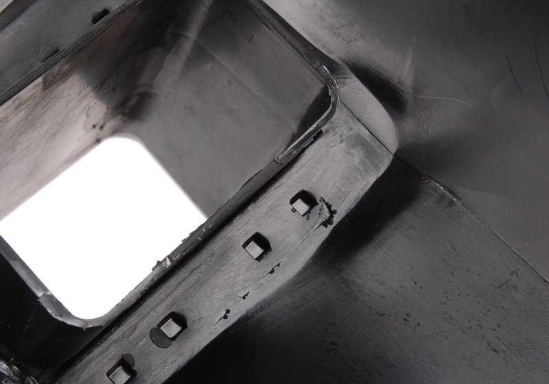 Cubierta izquierda OEM 51711916171 para BMW E30. Original BMW.