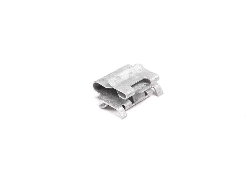 Clip de fijación OEM 51328239496 para BMW X5 E53 (todos los modelos: 3.0d, 3.0i, manual y automático). Original BMW. Ideal para molduras y embellecedores de puertas delanteras y traseras.