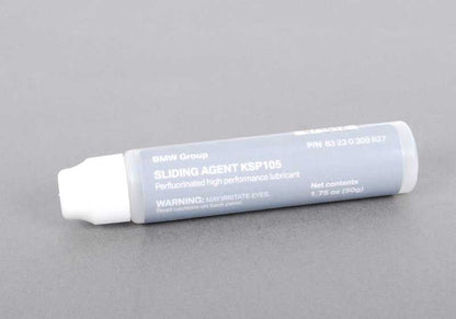 Lubricante antifricción OEM 83230309627 para BMW {E46,E60,E61,E65,E66,E70,E71,E81,E82,E83,E84,E87,E88,E90,E91,E92,E93,F01,F02,F10,F11,F12,F13,F20,F21,F25,F30,F31,F32,F34,F36,G01,G11,G12,G20,G30,X1,X3,X4,X5,X6,Z4}. Original BMW.