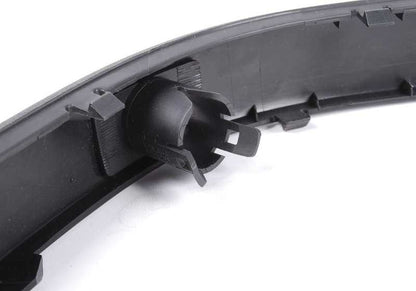 Moldura paragolpes trasero izquierdo OEM 51128205249 para BMW E39. Original BMW.