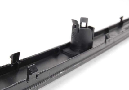 Moldura lateral OEM 51128205246 para BMW Serie 5 E39 (1995-2004). Original BMW.