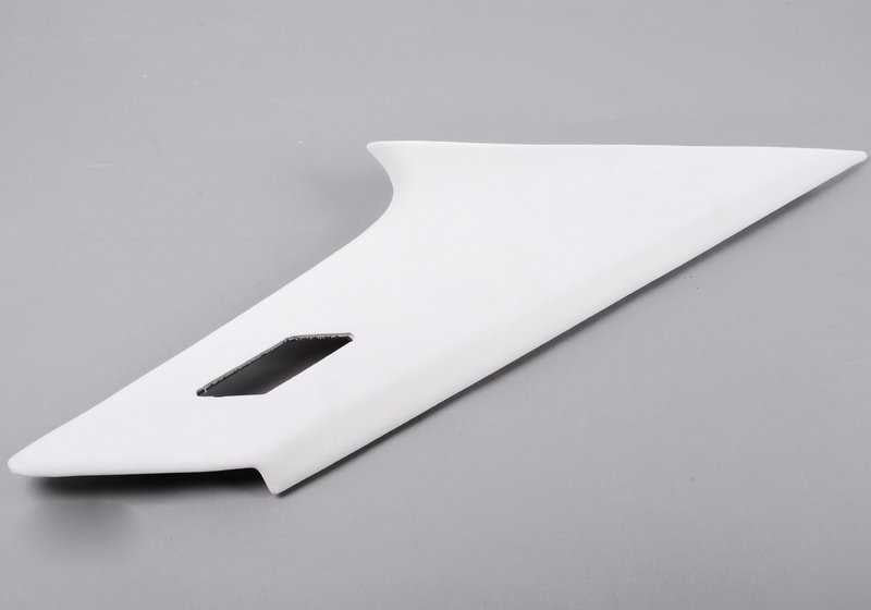 Embellecedor columna trasera izquierda OEM 51438160253 para BMW E31 (Serie 8). Color gris plata claro. Original BMW.