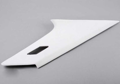 Embellecedor columna trasera izquierda OEM 51438160253 para BMW E31 (Serie 8). Color gris plata claro. Original BMW.