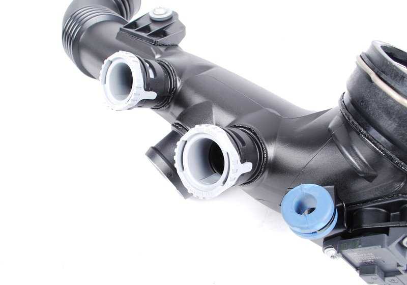 Frachtluftleitung für BMW E82, E88 (OEM 13717590305). Original BMW.