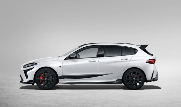 Embellecedor lateral derecho M Performance OEM 51195B38F94 para BMW Serie 1 F70, F74, F78 con paquete M. Mejora estética deportiva. Original BMW.