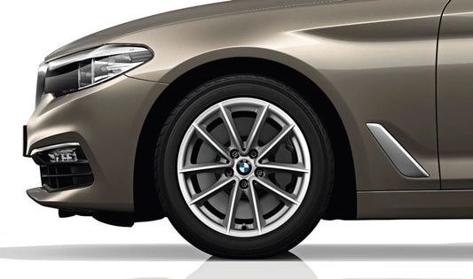 Llanta de aleación original BMW estilo V-Spoke 618 18" (OEM 36116880047) para BMW X3 G01 y X4 G02. Apta para varios motores y transmisiones. Acabado en plata reflex. Incluye tapa central. Original BMW.