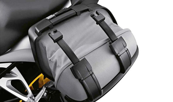Maleta lateral deportiva derecha OEM 71607723512 para BMW Motorrad K 1200 S, K 1300 S, K 1200 R, K 1300 R. Volumen ajustable 15-25L. Incluye bolsa interior impermeable. Original BMW Motorrad.