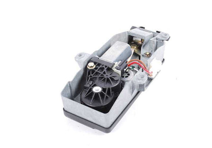 MOTEUR DE CLOSE OEM 51258248308 pour BMW E46. Fermeture arrière centralisée du coffre. BMW d'origine.