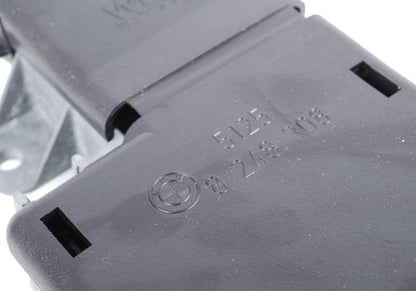 MOTEUR DE CLOSE OEM 51258248308 pour BMW E46. Fermeture arrière centralisée du coffre. BMW d'origine.