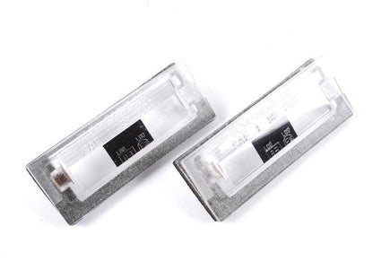 Manilla portón trasero con botón OEM 51138185790 para BMW E39. Original BMW.