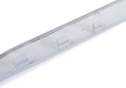 Manilla portón trasero con botón OEM 51138185790 para BMW E39. Original BMW.