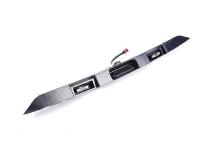 Manilla portón trasero con botón OEM 51138185790 para BMW E39. Original BMW.