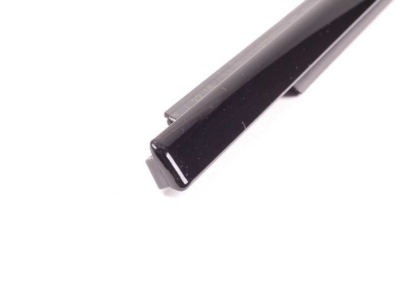 Cubierta pozo exterior puerta delantera izquierda OEM 51337220187 para BMW Serie 3 E90, E91, E90 LCI, E91 LCI. Original BMW.