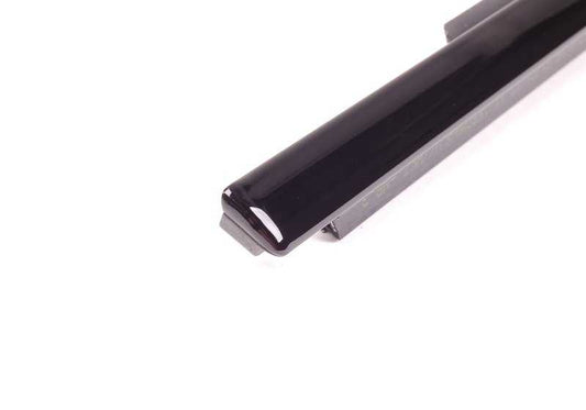 Cubierta pozo exterior puerta delantera derecha OEM 51337220188 para BMW E90, E91, E90 LCI, E91 LCI. Original BMW.
