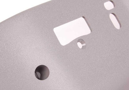 Embellecedor exterior izquierdo plateado OEM 52101950403 para BMW E34, E32. Pieza original BMW. Ideal para embellecer lateral del asiento delantero en modelos compatibles.